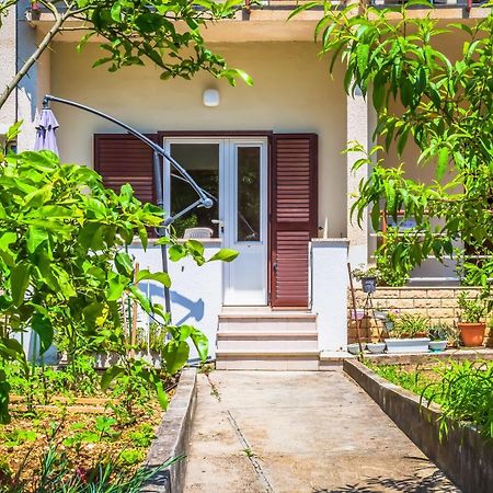 Apartments Agneza Tucepi Luaran gambar