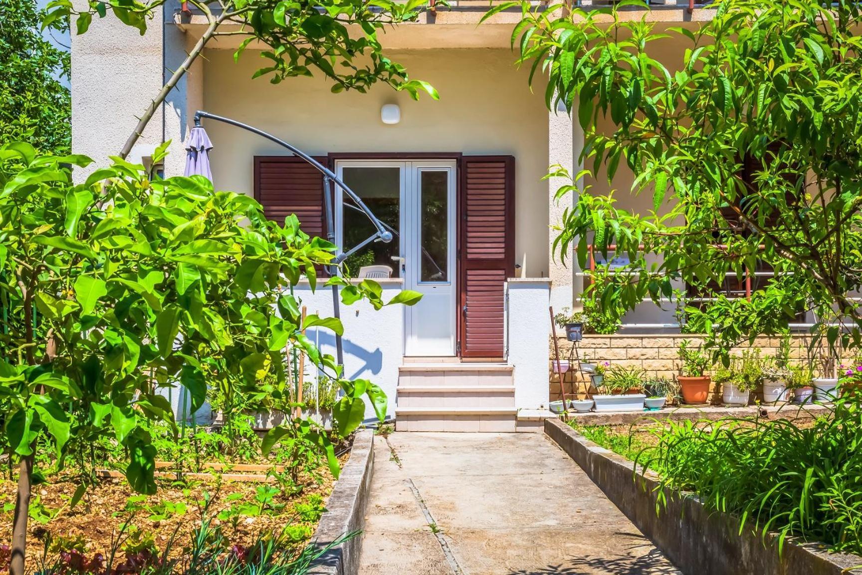 Apartments Agneza Tucepi Luaran gambar